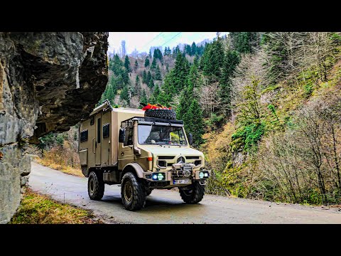 Видео: КЕМПИНГ У РЕКИ В ПУСТЫННОЙ ДОЛИНЕ