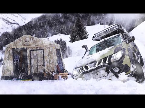 Видео: ТЁПЛЫЙ НОВОГОДНИЙ ПАЛАТОЧНЫЙ ЛАГЕРЬ С ПЕЧЬЮ ВО ВРЕМЯ СИЛЬНОЙ СНЕЖНОЙ БУРАНИ! (МЫ БЫЛИ В ЛОВУШКЕ)