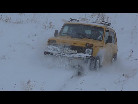 Видео: Ежегодная встреча джипов в снегу. Зимние Покатушки по снегу