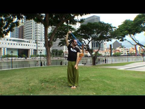 Видео: Урок по вращению пои: маятниковый антиспин Swooshy Uppy Thing (он же «Тик-Так»)