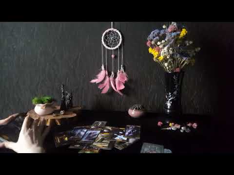 Видео: 4 Королевы: Кто за Вами Следит и Зачем?!.