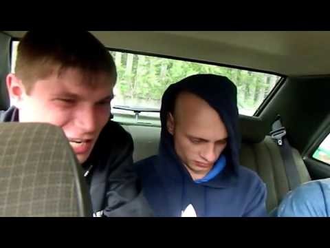 Видео: Круто зачитали рэп в машине