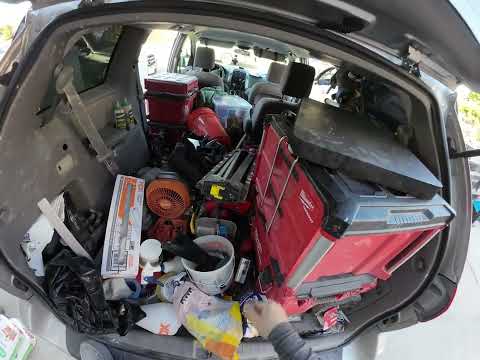 Видео: Закриваємо отвори після електриків шпаклювання та виправлення каркасу Patching Up Electricians^s