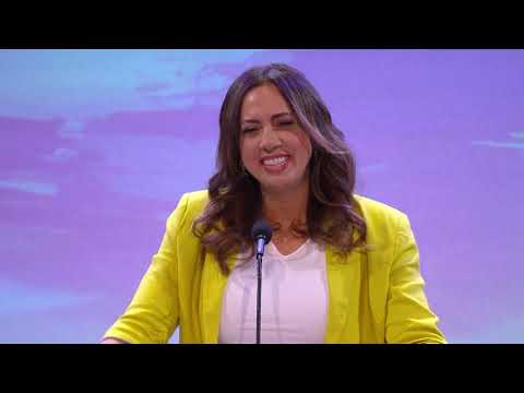 Видео: «Небесная сила в соблюдении наших заветов» Мишель Гиффорд | Женская конференция Университета Бриг...