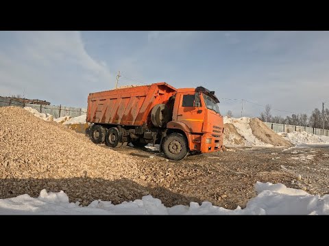 Видео: Камаз 6520 Таскаю щебень с карьера на базу