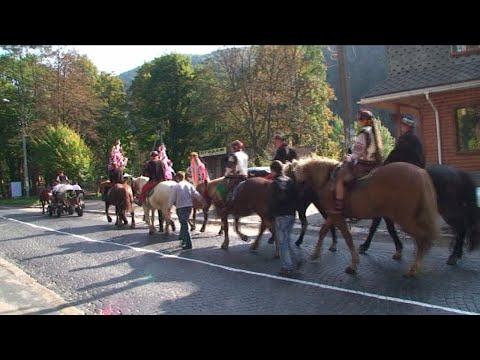 Видео: Гуцульське  весілля  на конях.