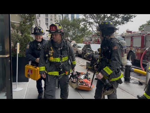 Видео: Пожарная служба Нью-Йорка, Манхэттен, 10-77, ящик 1004, пожар, 25-й этаж, высотное здание