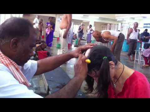 Видео: Тирупати, Индия. Обривание наголо