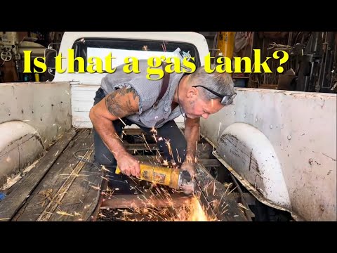 Видео: The Essential Craftsman и Buckin’ Billy Ray разбирают кузов грузовика