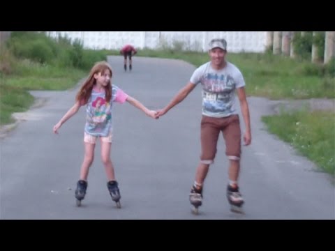 Видео: Как правильно съезжать с горки на роликах. Урок 12