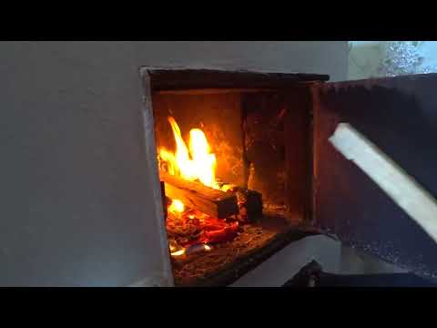 Видео: Растопка печи..