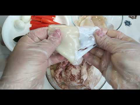 Видео: Как почистить КАЛЬМАРЫ от пленки и правильно их Сварить