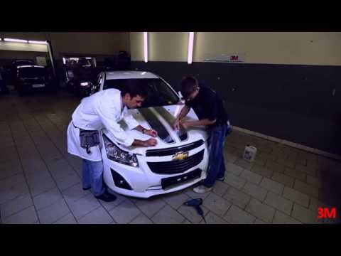 Видео: Инструкция по нанесению пленки на автомобиль