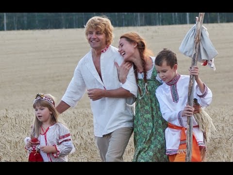 Видео: Ансамбль "Красная Горка". Дорога. Слова и музыка Татьяна Романова