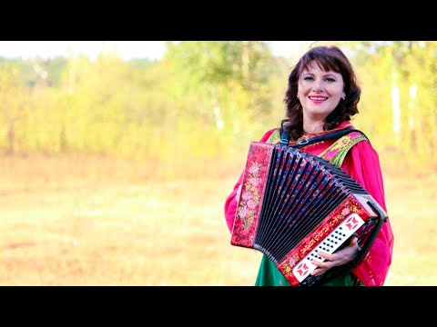 Видео: "Я когда то была молодая", песня под гармонь и балалайку. Поёт Елена Гуляева. Russisches Volkslied.