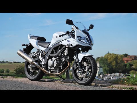 Видео: Полная история Suzuki SV650 и почему он так популярен на треке