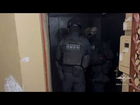 Видео: Сотрудники полиции задержали участников преступного сообщества, подозреваемых в киберпреступлениях
