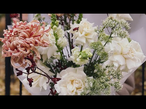 Видео: Сборка садового букета | FLOWERS EXPERT: авторские букеты в Москве и Петербурге 
