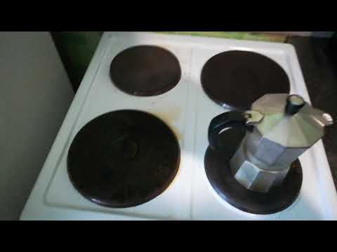 Видео: Кофеварка Polaris PCM 4006A Golden Rush сравнение с другой кофеваркой