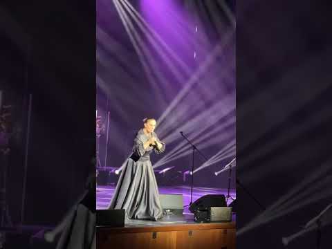 Видео: Елена Ваенга. Ленинградки. Га-ла концерт, посвященный юбилею  Великой Победы.Кремль.