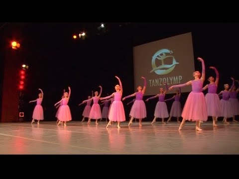 Видео: Образцово Хореографический ансамбль «Феникс» // танец «Полонез» // международный конкурс TANZOLYMP