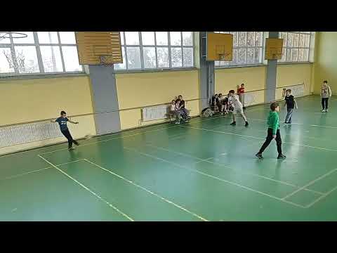 Видео: 5-Б проти 5-В.                   В кінці переміг 5-Б