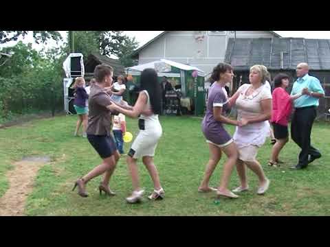 Видео: У вишневому садочку ,танці на подвірі, весіллі, música,musica,音樂,音乐,음악,מוּסִיקָה,موسيقى,संगीत,