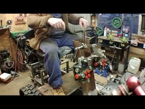 Видео: как самому построить мини трактор на гусеничном гидроходу