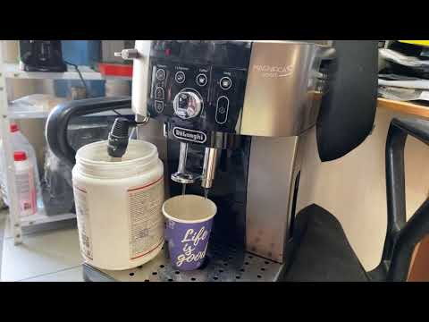 Видео: Delonghi Magnifica Smart 250.33 промывка очистка просто. Мигает промывка.