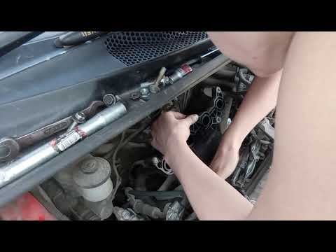 Видео: Замена прокладки впускного коллектора на Toyota Vitz 1szfe