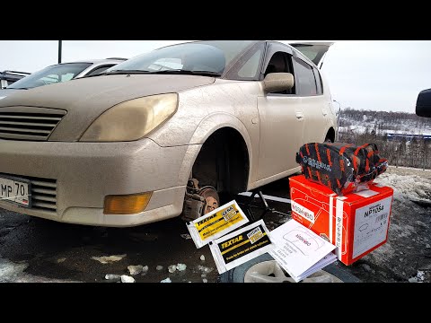 Видео: Замена тормозных колодок! Toyota Opa. Заржавела направляющая.