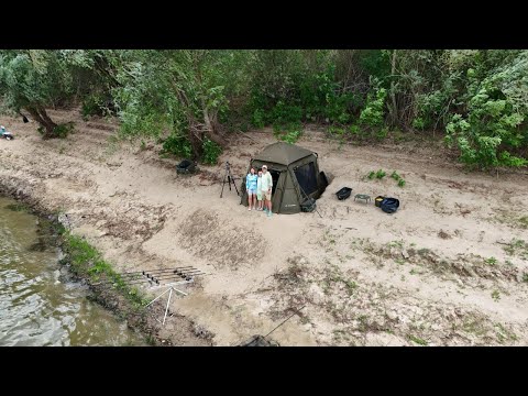 Видео: Сазанья рыбалка на базе Рыбацкая деревня. Часть 11