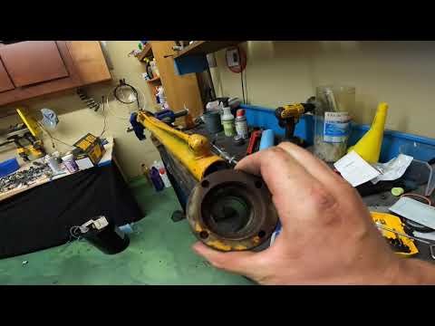 Видео: Повторное закрытие подъемного цилиндра Case 1835B — простое