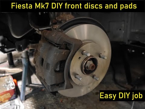Видео: Ford Fiesta Mk7 2015 Самостоятельная замена передних тормозных дисков и колодок