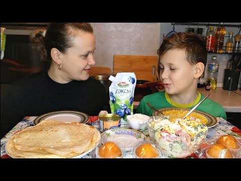 Видео: Мукбанг Блины с Икрой, сметаной, джемом//После горок за стол🥞Ване плохо стало🤔Может ротавирусная?!