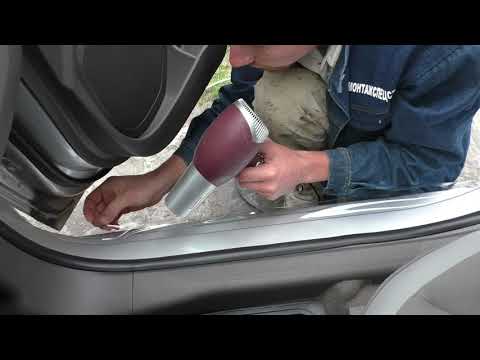 Видео: Оклеиваем пленкой пороги автомобиля RAVON R4