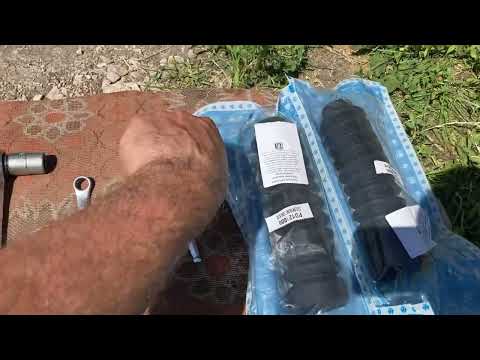 Видео: Установка гофры на перья вилки Bajaj Avenger