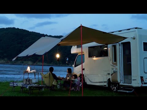 Видео: [Субтитры] Автомобильный кемпинг перед морем | Лучшее место для обзора | Van Life
