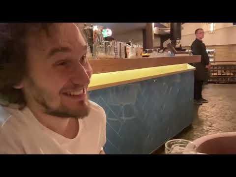 Видео: Сербы в кафане поют Любэ про коня (по-русски с акцентом).