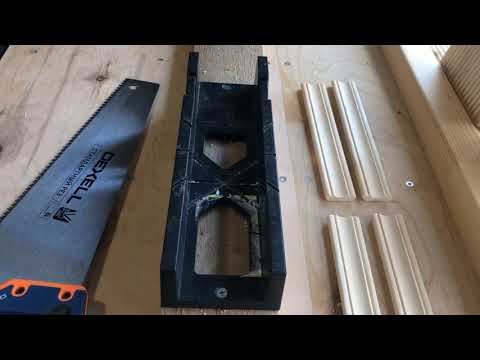 Видео: Как запилить углы деревянного плинтуса.