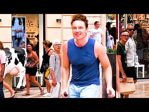 Видео: Девчонка - Девчоночка | Спел на улице Испании Русскую Романтику 90-х