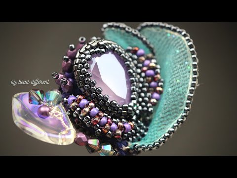 Видео: ЦВЕТОК ХАРИЗМЫ * объемная брошь из бисера | процесс создания * #DIY (69)