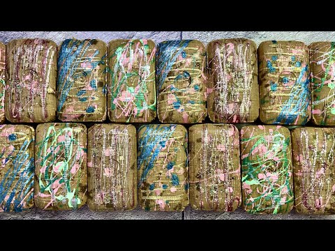 Видео: Asmr soap cubes under varnish 🤤 Асмр кубики под лаком 🤤 Режу мыло 🤤