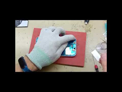 Видео: Замена аккумулятора iPhone 12, Разборка iPhone от А до Я, в Зеленограде в день обращения.