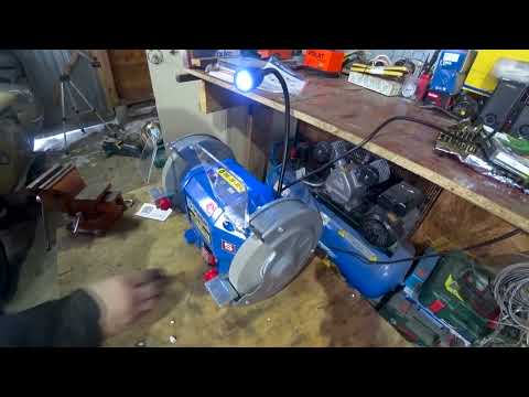 Видео: Заточной станочек ЗУБР ПСТ-150. Очередной ништяк для гаража.