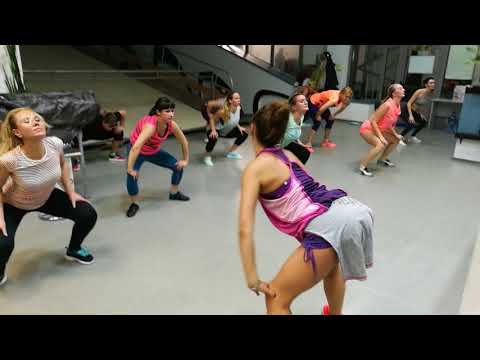 Видео: Заминка Zumba, тренер Дарья Буховец.