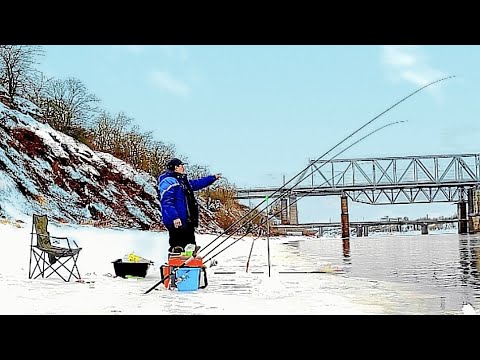 Видео: Зимние  ЛЕЩИ  на ГЭС.По Реке плывут Льдины , а я ловлю ЛЕЩА на Фидер.Рыбалка на фидер.