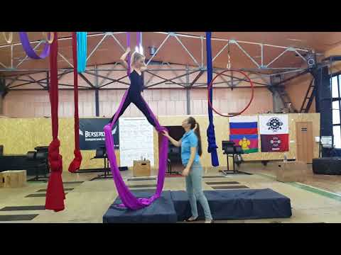Видео: Aerial  silks воздушные полотна
