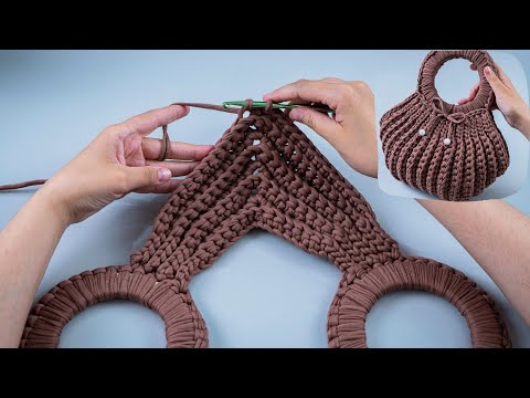 Видео: Простая и эффектная сумочка крючком - справится даже новичок!