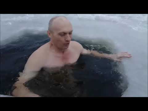 Видео: Подмосковье  Декабрь  Лёд  Купальный сезон продолжается